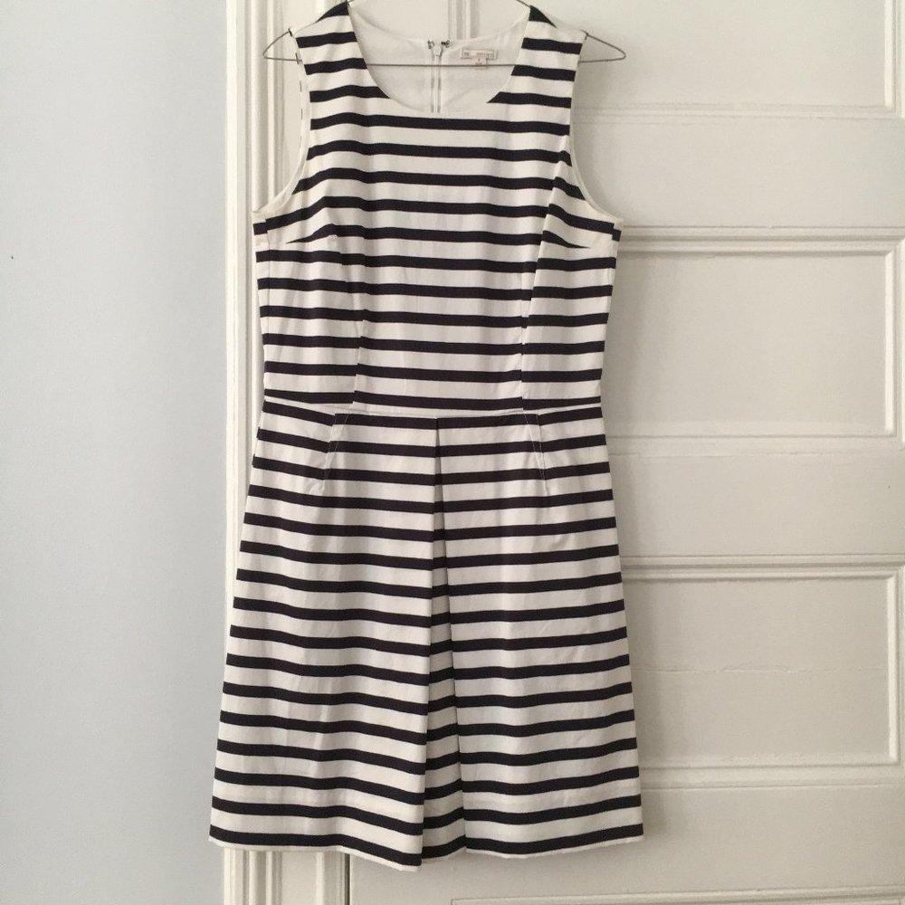 Gap "Designed and Crafted' Line Navy and White Striped Shift Dress Size 4